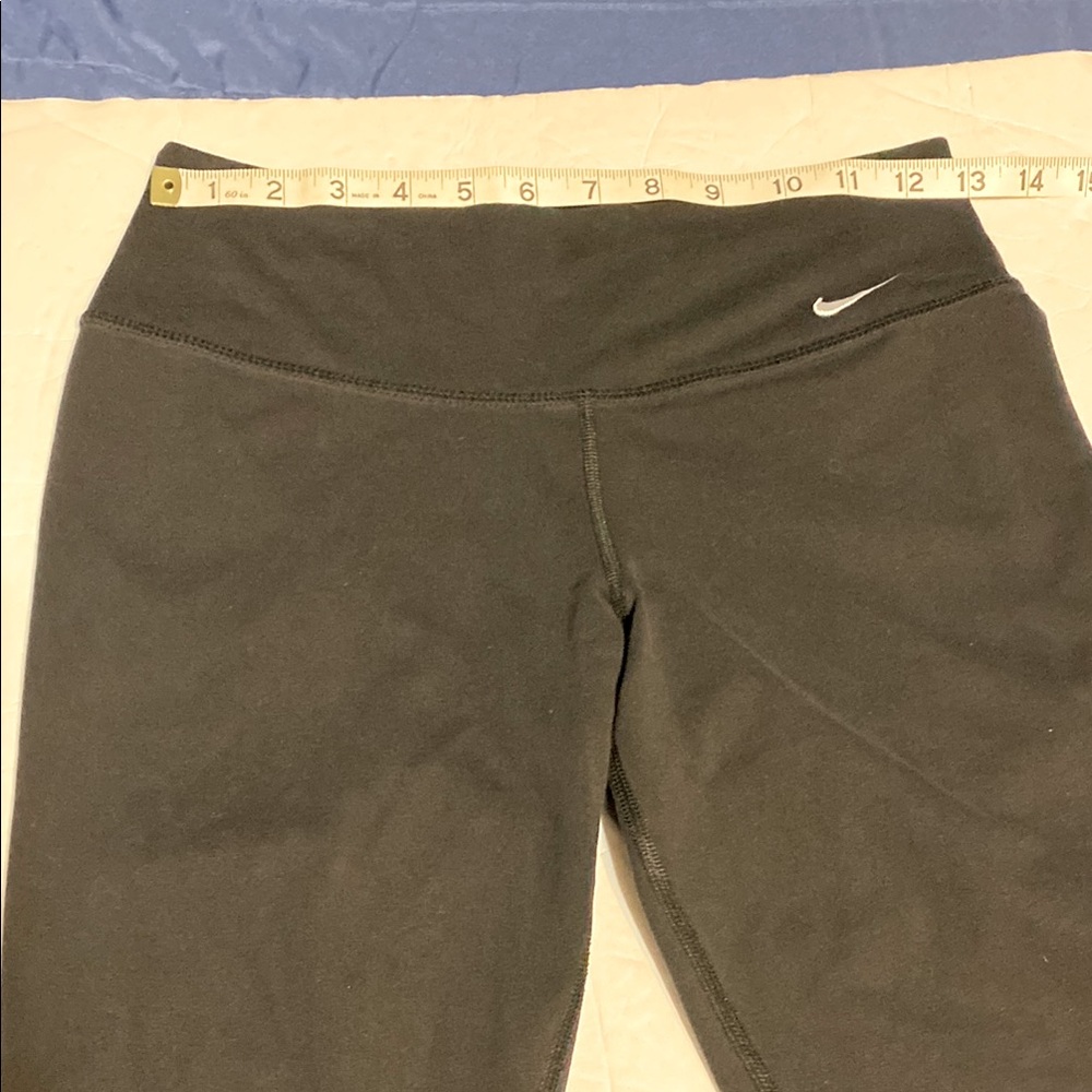 Nike women’s small black capri Leggings